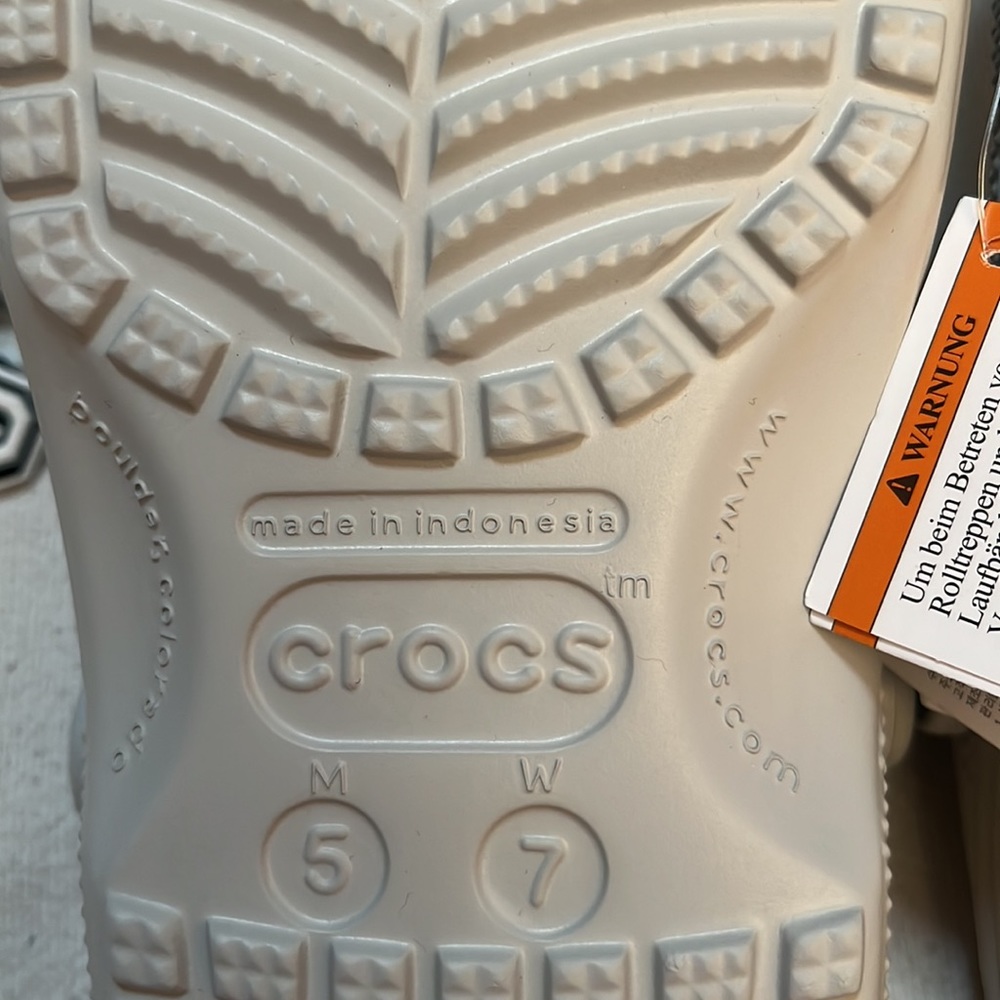 Crocs - Picture 6 of 10